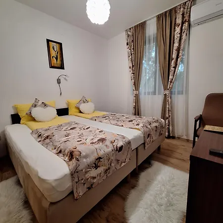 Neon2 - Vendeghaz Bed & Breakfast