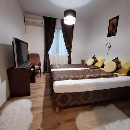 Nocleg ze śniadaniem Neon2 - Vendeghaz 3*