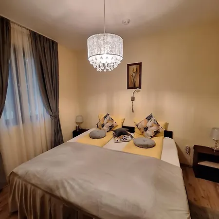 Neon2 - Vendeghaz Bed and Breakfast
