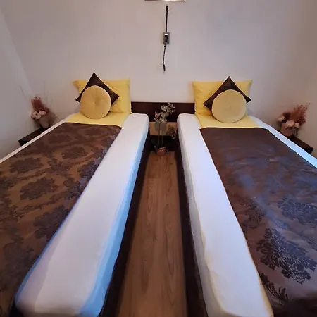 Neon2 - Vendeghaz Bed & Breakfast Oroshaza