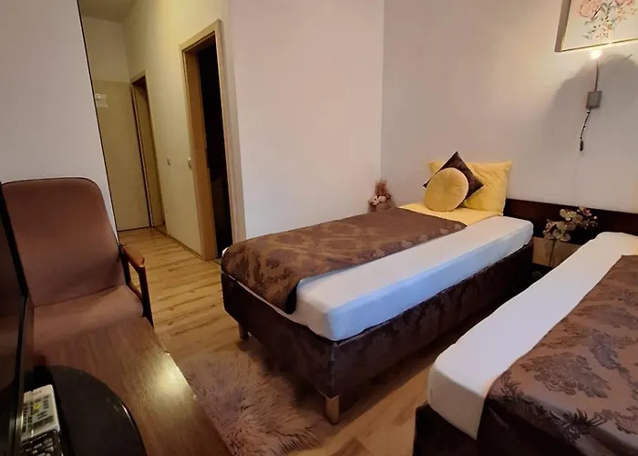 Neon2 - Vendeghaz Bed & Breakfast 3*